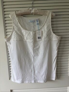 NWT Liz Claiborne White Sleeveless Eyelet Yoke Tank Top